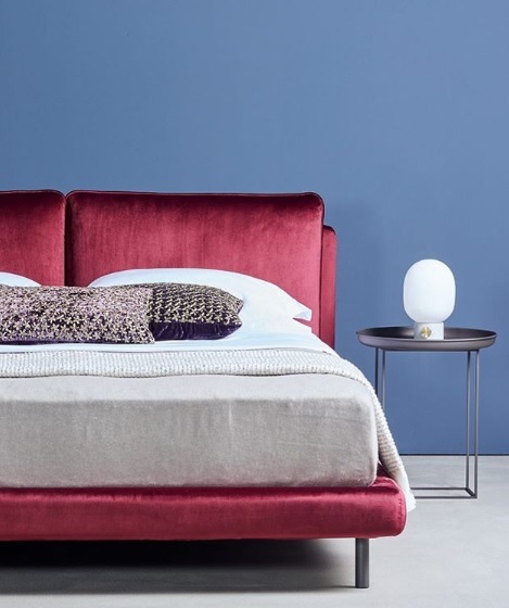 Boxspring Ono grote kussens, velours, rood, design Schramm 
