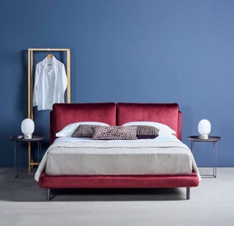 Schramm boxspring ONO Original by Studio Sebastian Herkner,designer,trend rood velours stof