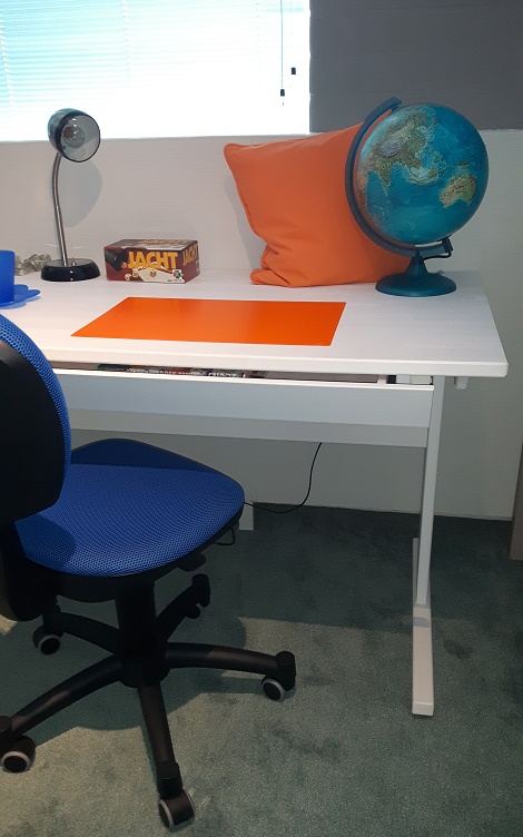 Bureau wit 120 breed x 60 cm diep met lade bot zwaag hoorn