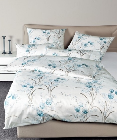 Janine overtrek tulp,satijn Messina 43080/02,blauw,wit,grijs bloem,luxemerk