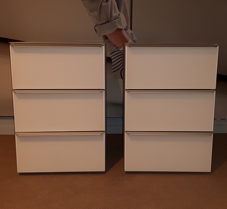 Nachtkast wit, 3 laden, 60 cm. hoof, glas, topblad,Nolte concept me 700